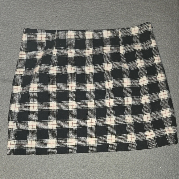 Forever 21 Dresses & Skirts - Plaid Black and White Women's Skirt